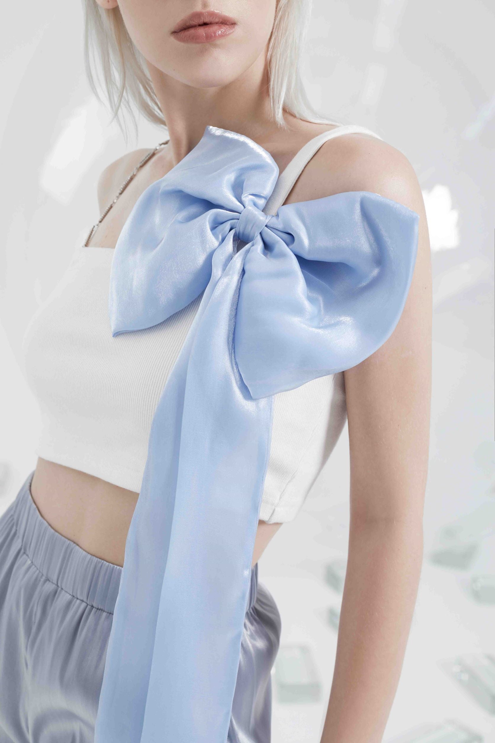 Detachable yam bow strap camisole (White)